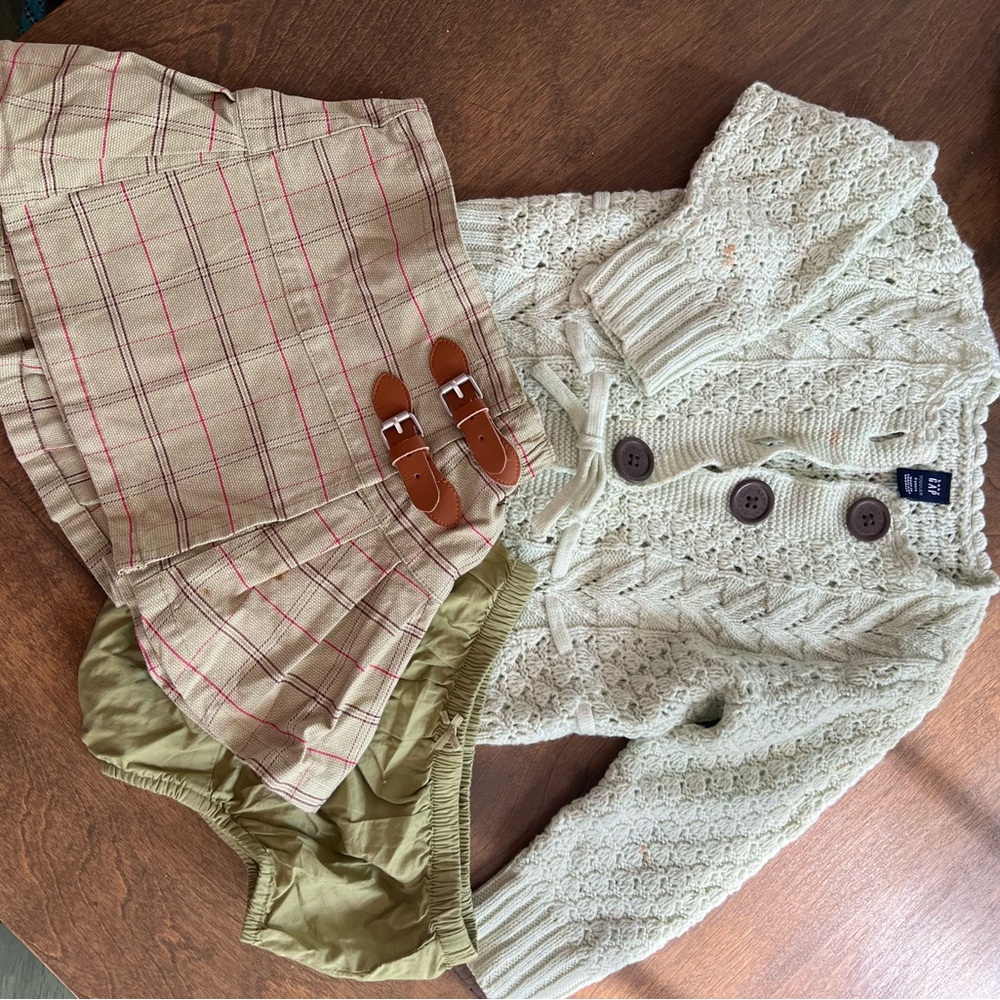 GAP Green and Cream Toddler Outfit